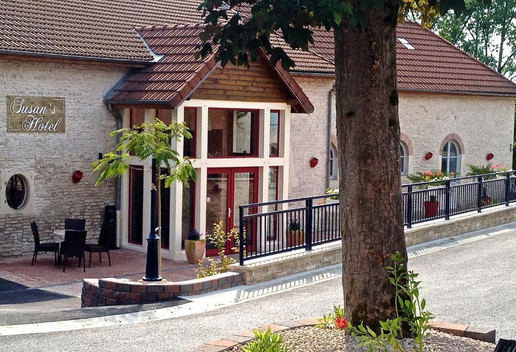 ארסונוואל Logis Hostellerie La Chaumiere מראה חיצוני תמונה